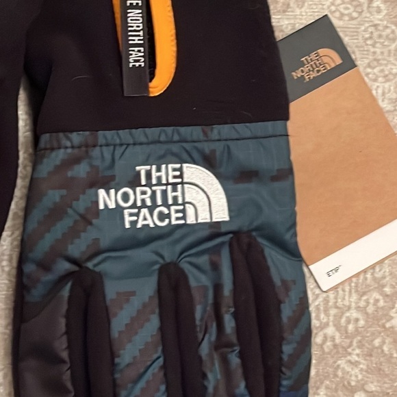 Brand New The North Face Denali ETip Touchscreen Gloves Zippered Black Plaid - Picture 4 of 13